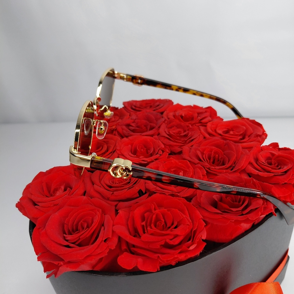 Gucci Elegant Gold Frame Sunglasses with Brown Lenses - Picture 8 of 10